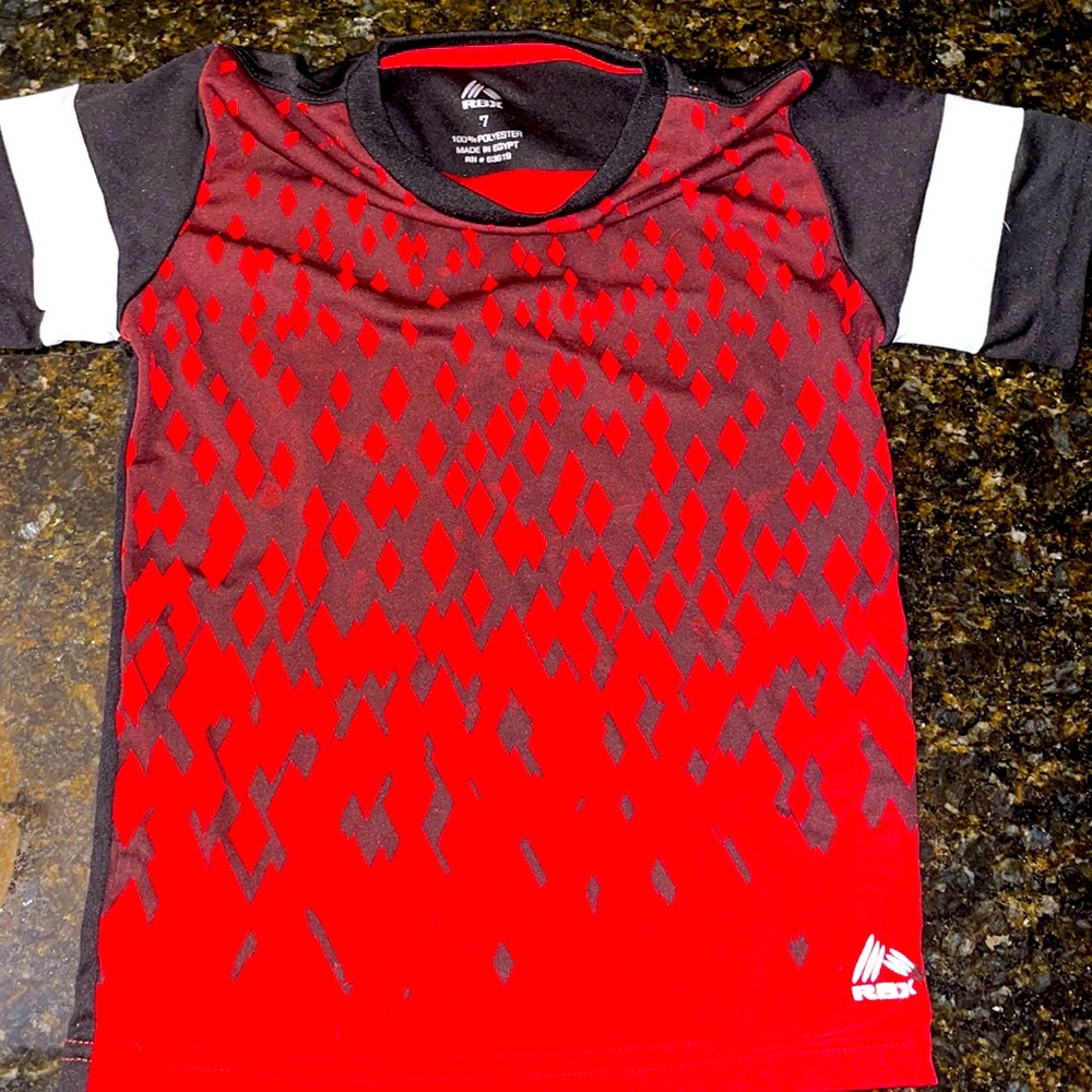 New without tags RBX Boys shirt